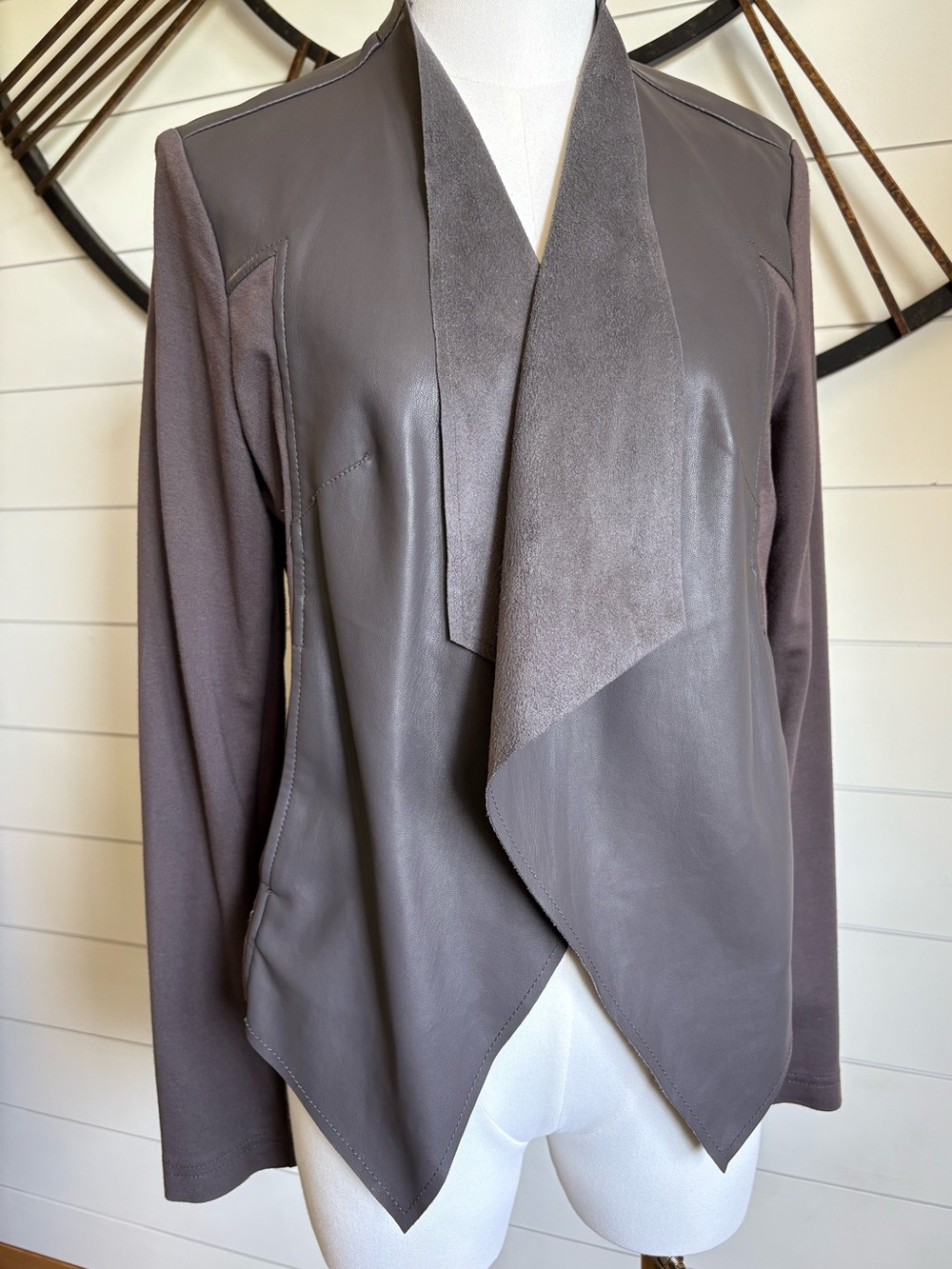 Edyson Pewter Waterfall Open-Front Faux Leather & Suede Jacket w Snap Cuffs Sz M - Picture 2 of 11